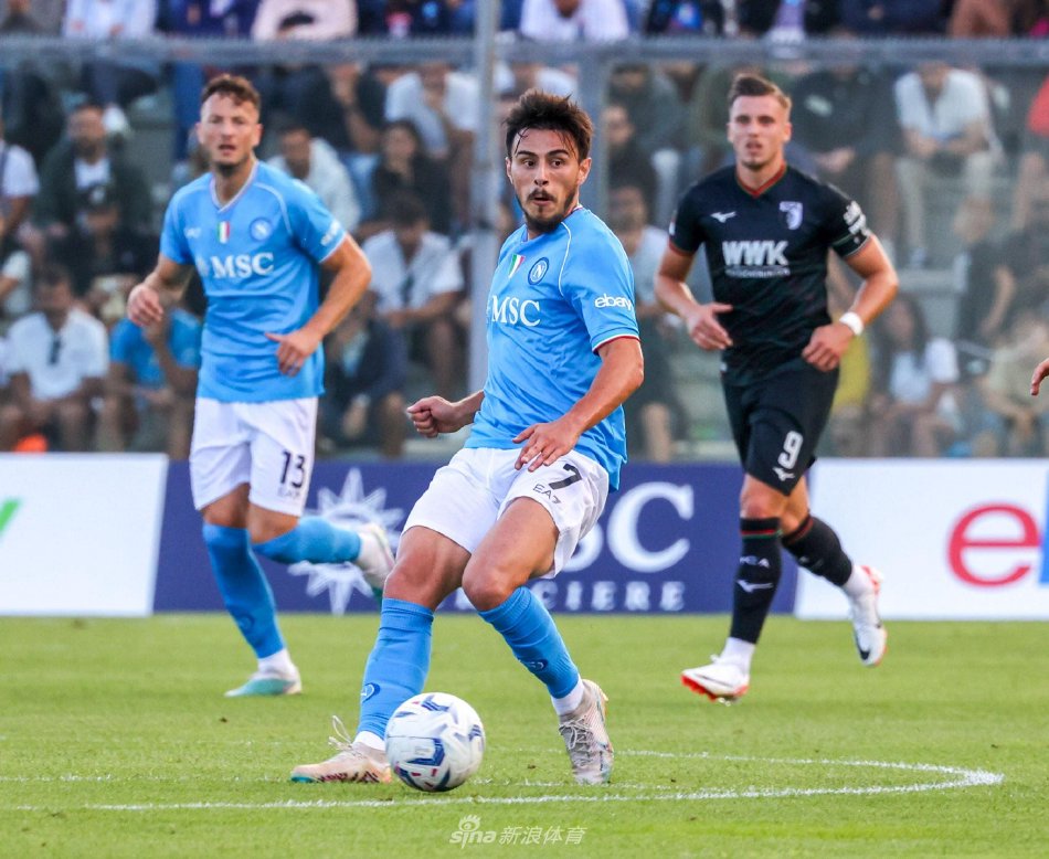 队敲响了警 队敲响了警