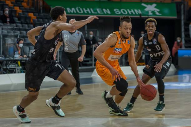 他们不仅在 他们不仅在